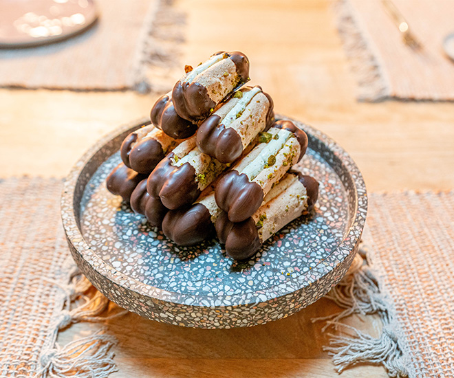 Ontdek de lekkerste koekjes, taarten en klassieke desserts van patissier Sarah Renson in het nieuwe programma Sarah's Sweet Table!